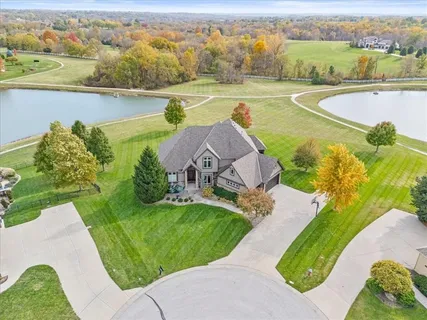 $1,025,000 | 8085 Northwest Elizabeth Ann Court, Parkville, MO 64152