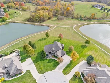 $1,025,000 | 8085 Northwest Elizabeth Ann Court, Parkville, MO 64152