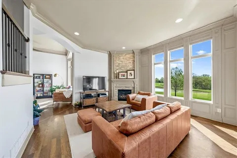 $1,025,000 | 8085 Northwest Elizabeth Ann Court, Parkville, MO 64152