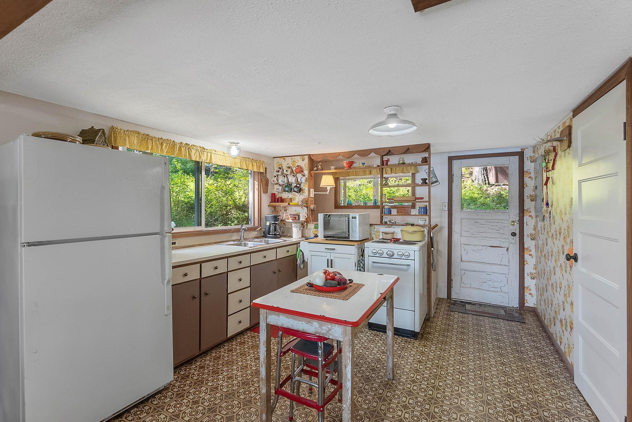 571 Davis Lake Road Usk, WA 99180 - Photo 6 of 47 Gallery Image 6