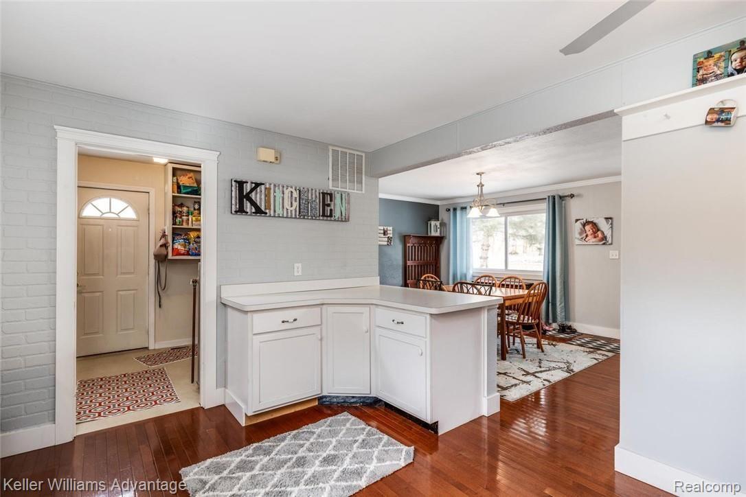 2952 Old Plank Road Milford, MI 48381 - Photo 7 of 31 Kitchen