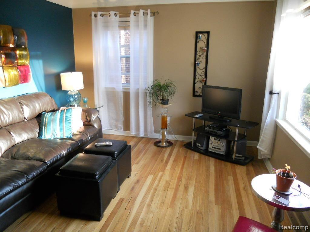 9633 Ruth Avenue Allen Park, MI 48101 - Photo 2 of 20 Living Room.jpg