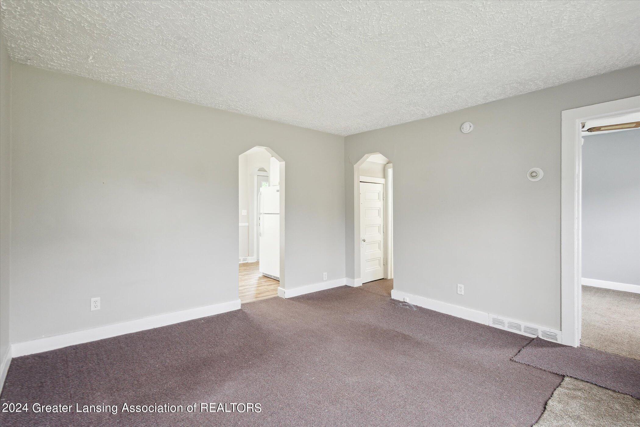 809 East Cavanaugh Road Lansing, MI 48910 - Photo 9 of 33 09-809-E-Cavanaugh-Rd-Lansing-MI-48910-W