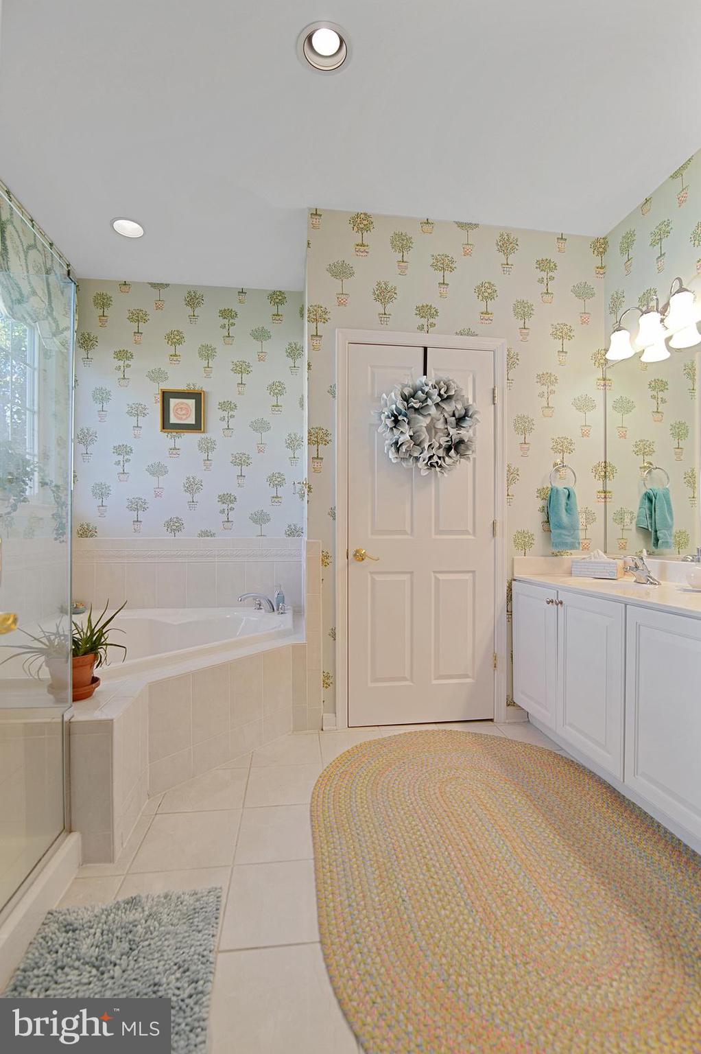 4 Rocking Horse Drive Selbyville, DE 19975 - Photo 26 of 37 Soaking Tub Double Sinks