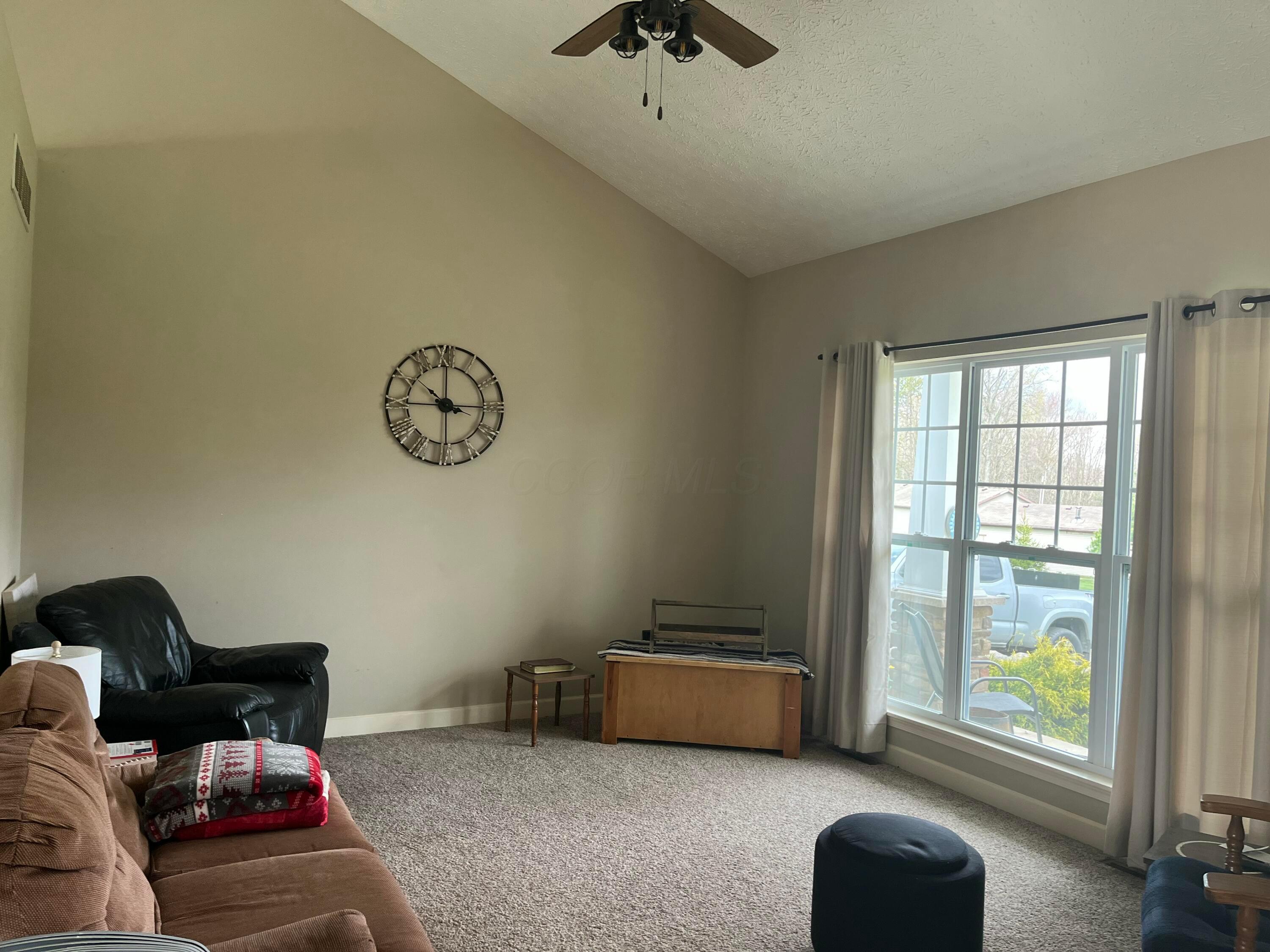 7705 Camp Road Mount Vernon, OH 43050 - Photo 3 of 22 Living Room