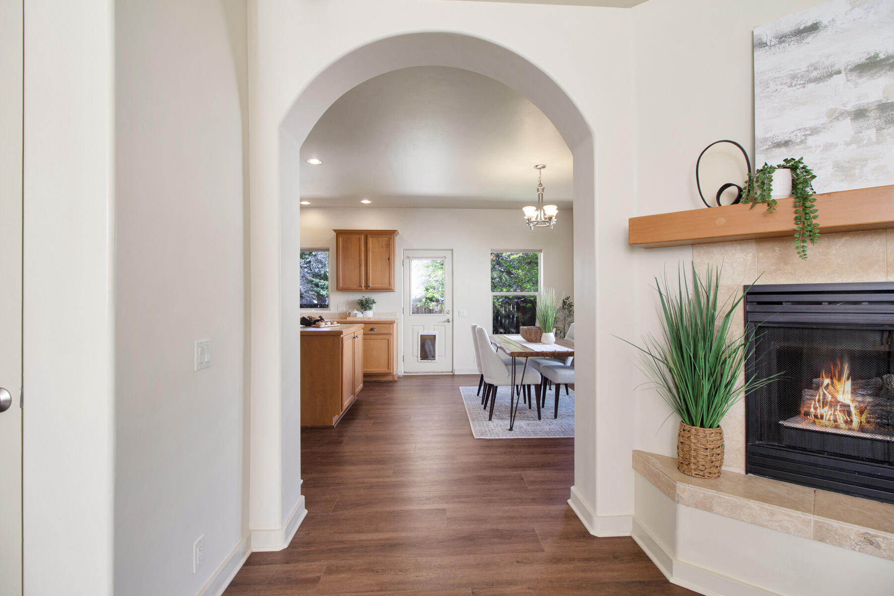 951 Winter Fox Lane Hailey, ID 83333 - Photo 3 of 19 Entryway to kitchen/dining