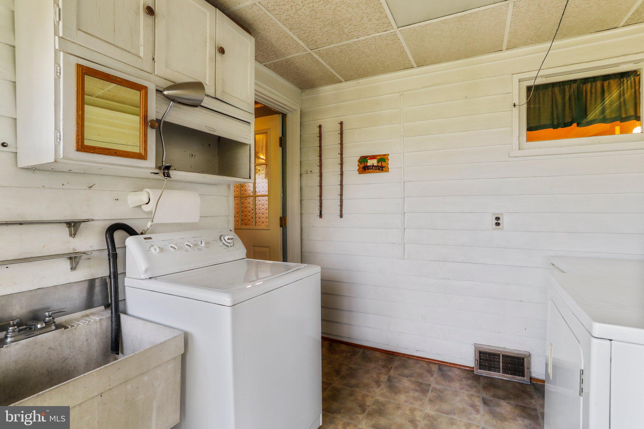 1477 Clearview Road Luray, VA 22835 - Photo 29 of 39 a utility room with dryer and washer