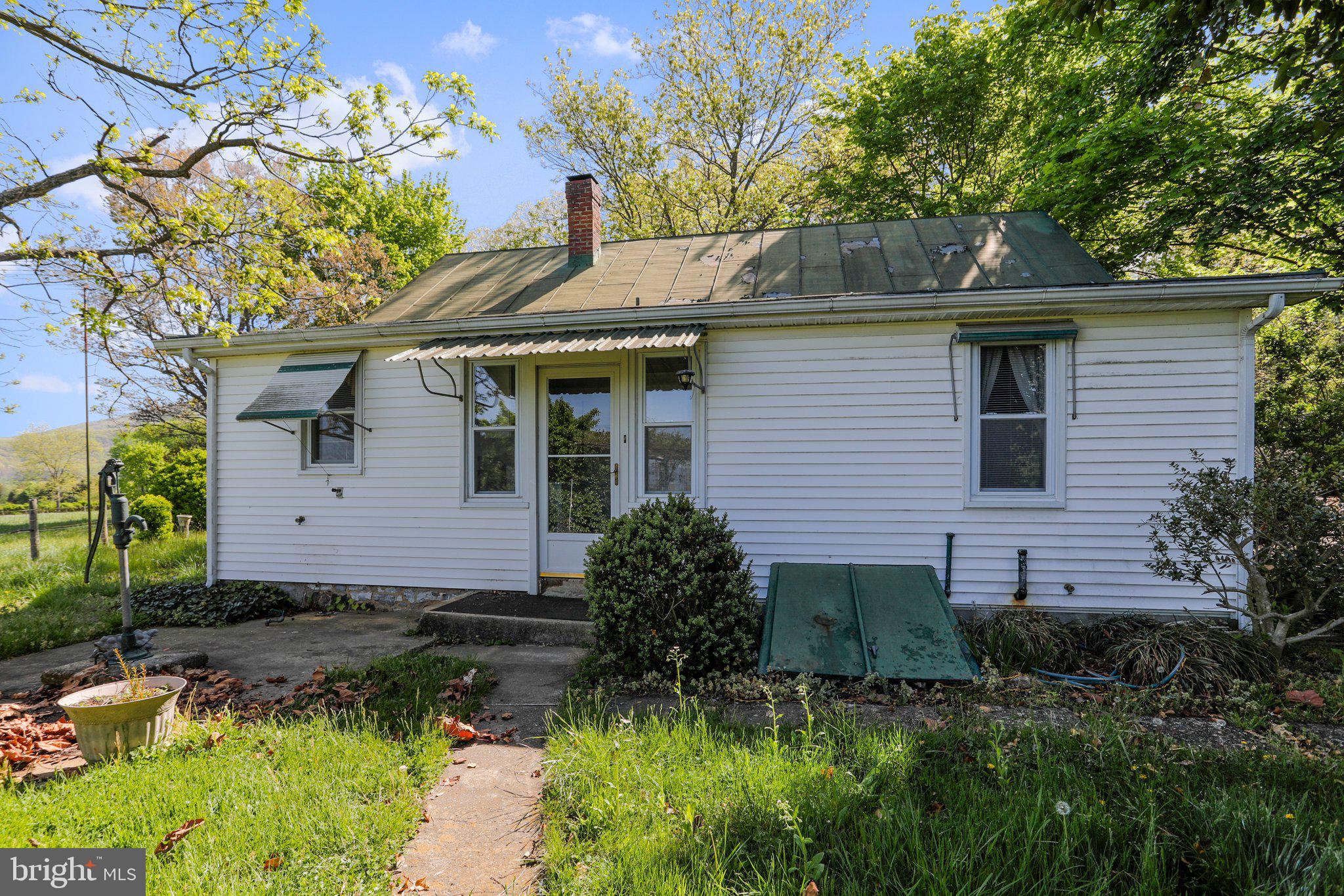 1477 Clearview Road Luray, VA 22835 - Photo 3 of 39 a front view of a house with a yard