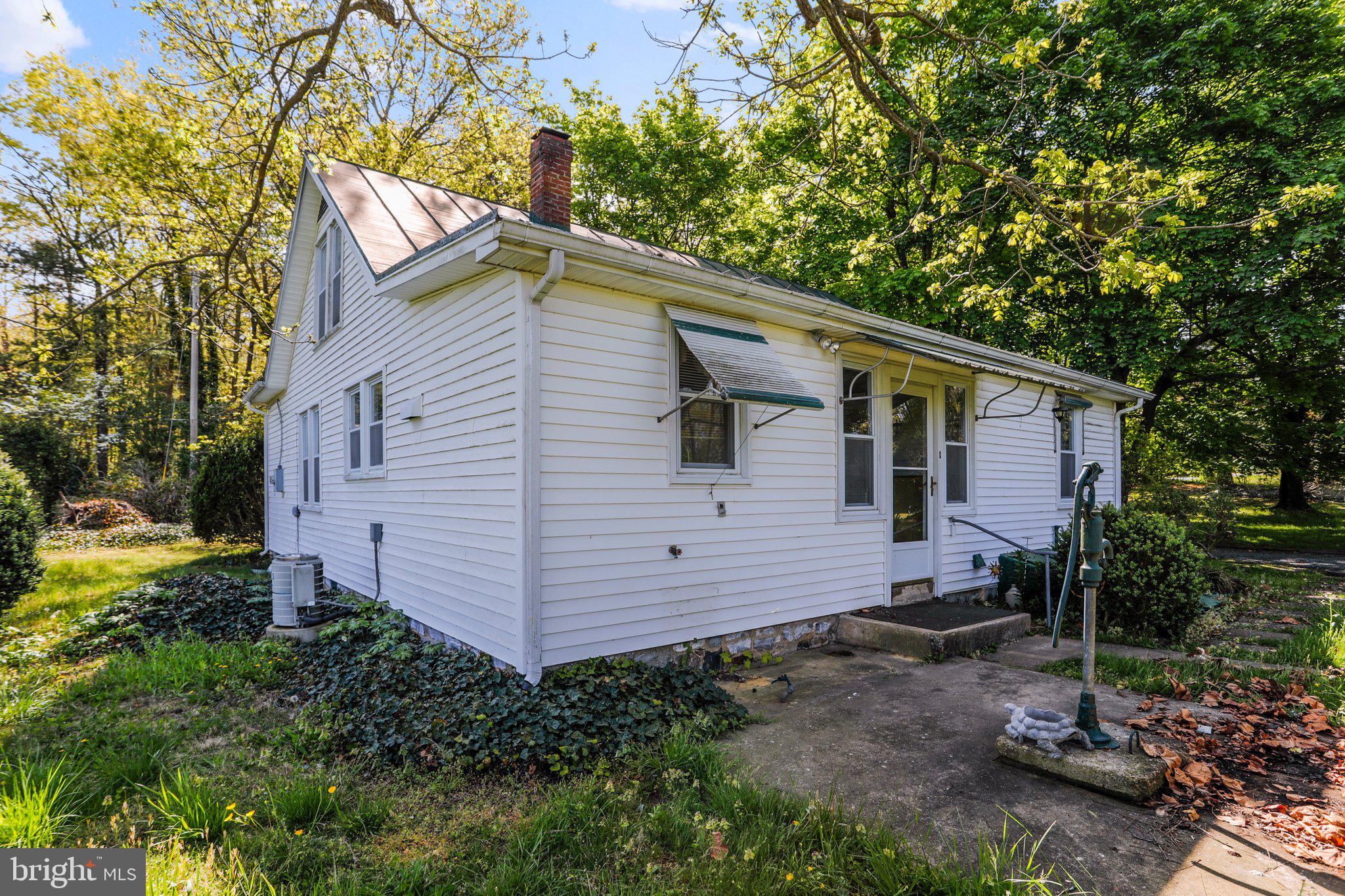 1477 Clearview Road Luray, VA 22835 - Photo 33 of 39 a front view of a house with garden