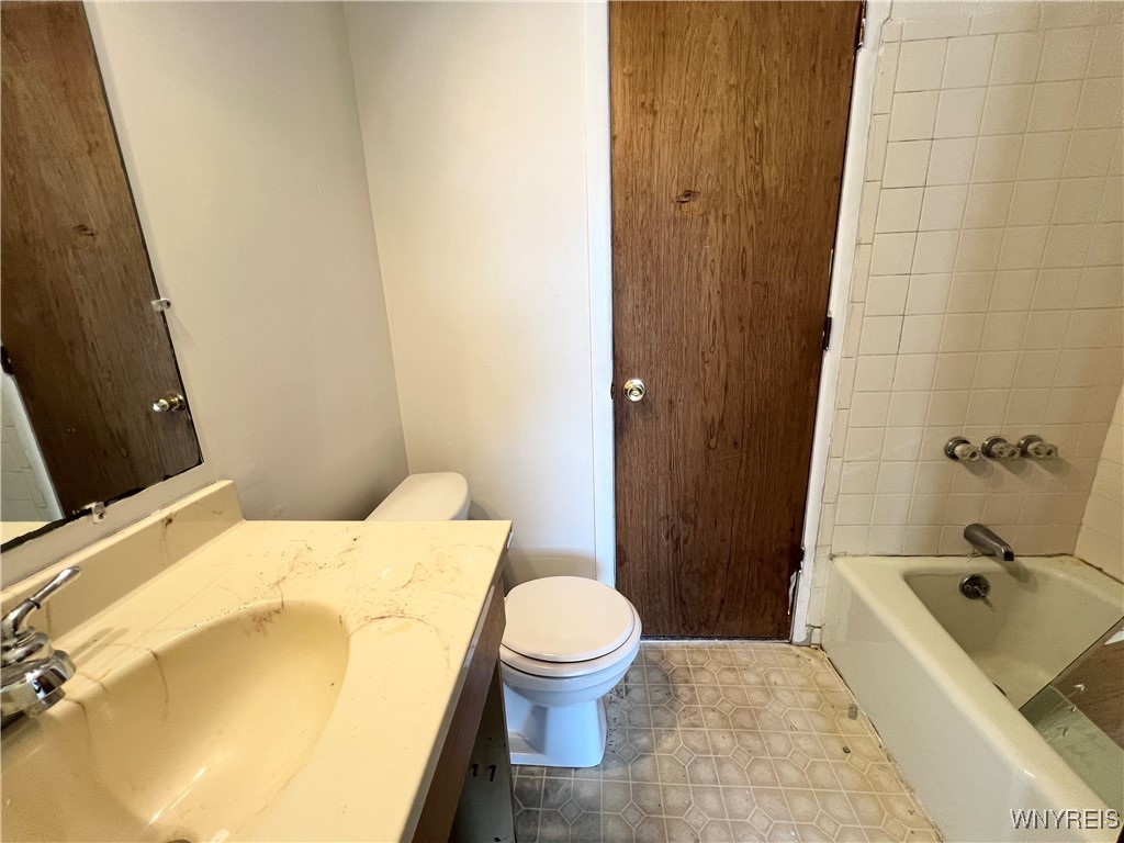3984 Harvard Street Hamburg, NY 14075 - Photo 22 of 37 Apt- Full Bath
