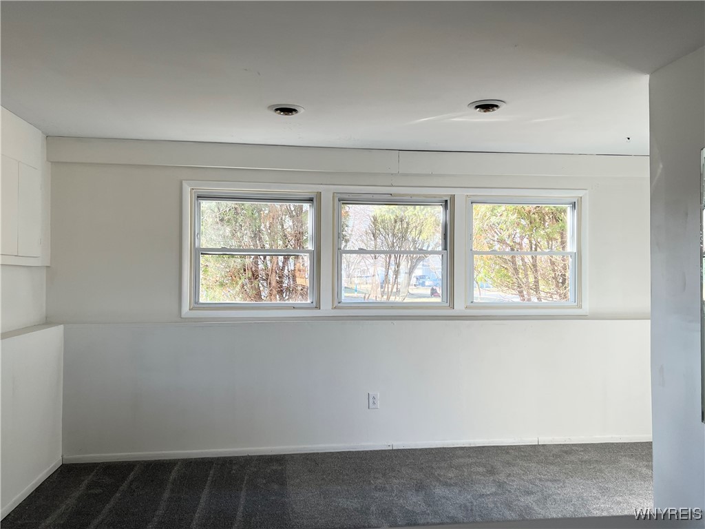 3984 Harvard Street Hamburg, NY 14075 - Photo 23 of 37 Apartment Living Room