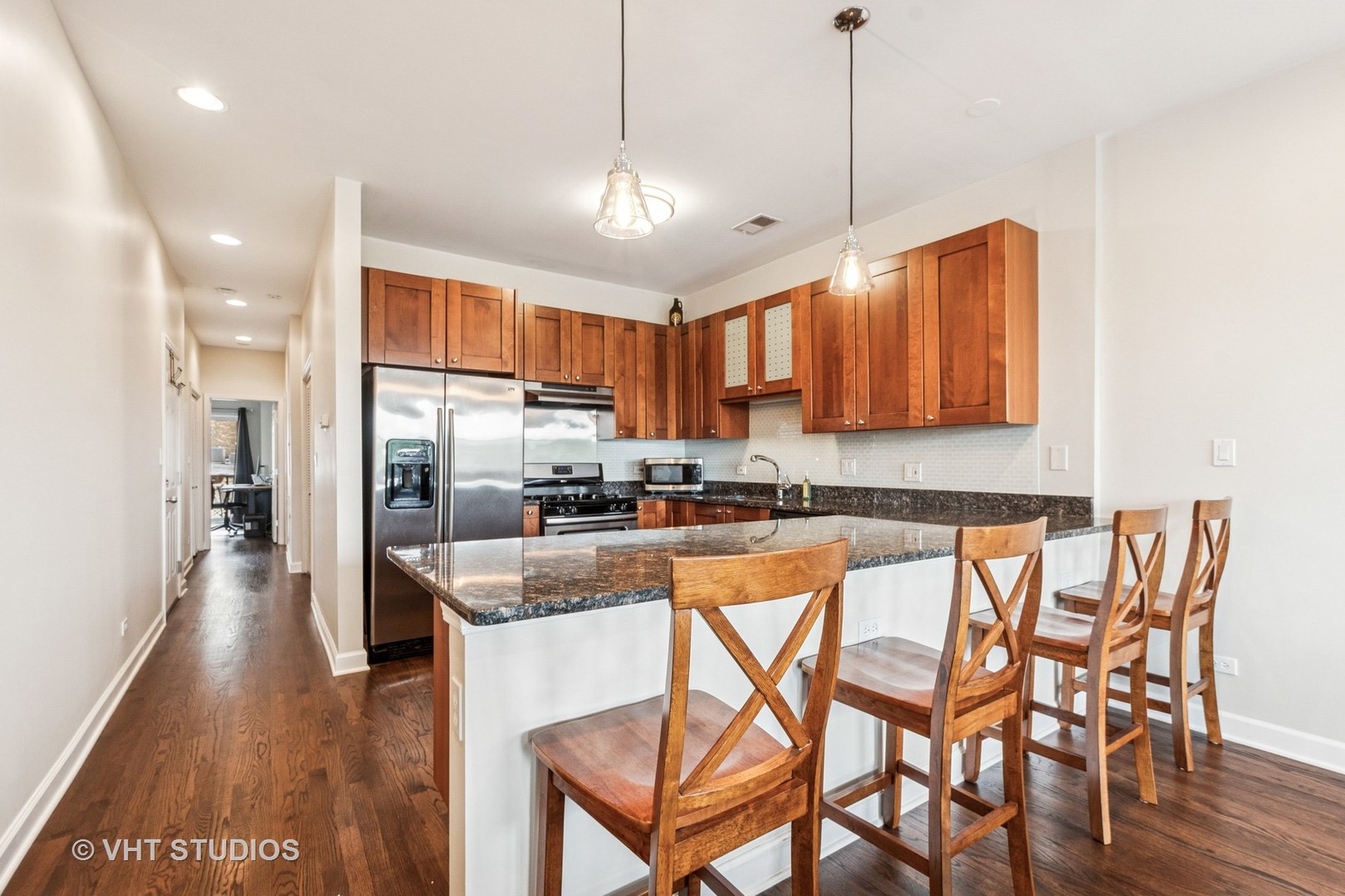 521 North Racine Avenue, Unit 3 Chicago, IL 60642 - Photo 8 of 21 Gallery Image 8
