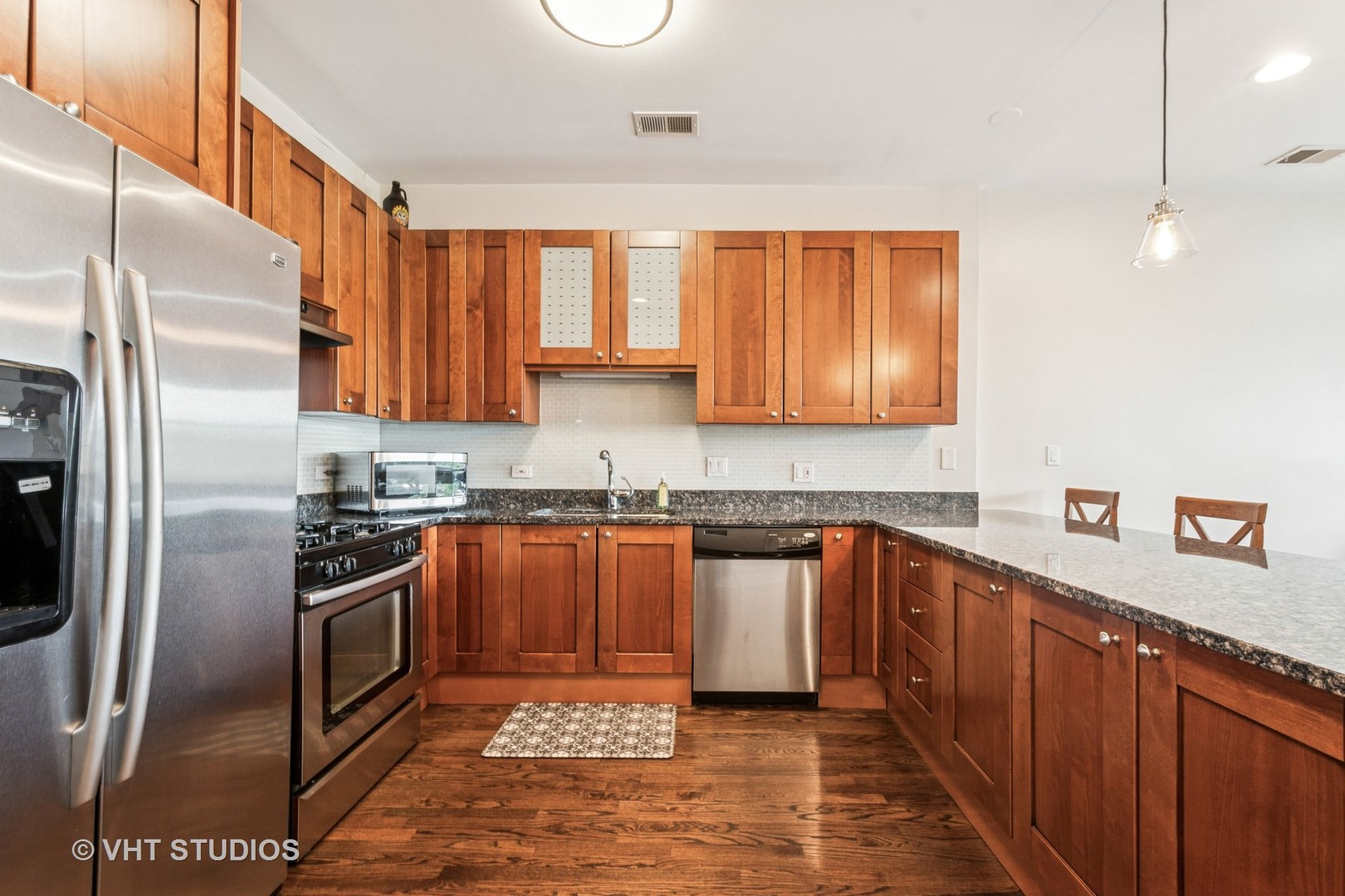 521 North Racine Avenue, Unit 3 Chicago, IL 60642 - Photo 9 of 21 Gallery Image 9