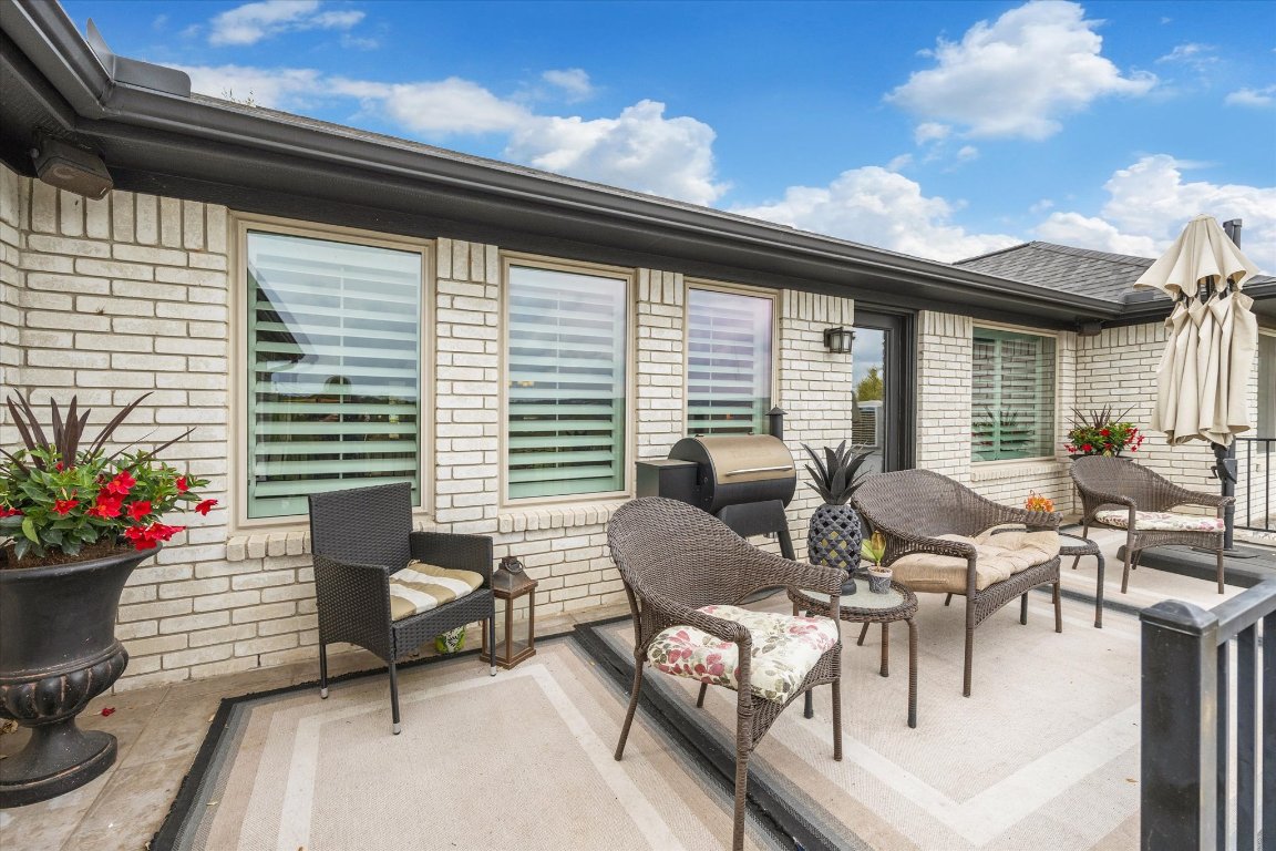 515 Wesley Ridge Drive Spicewood, TX 78669 - Photo 28 of 36 a balcony with furniture and flowers