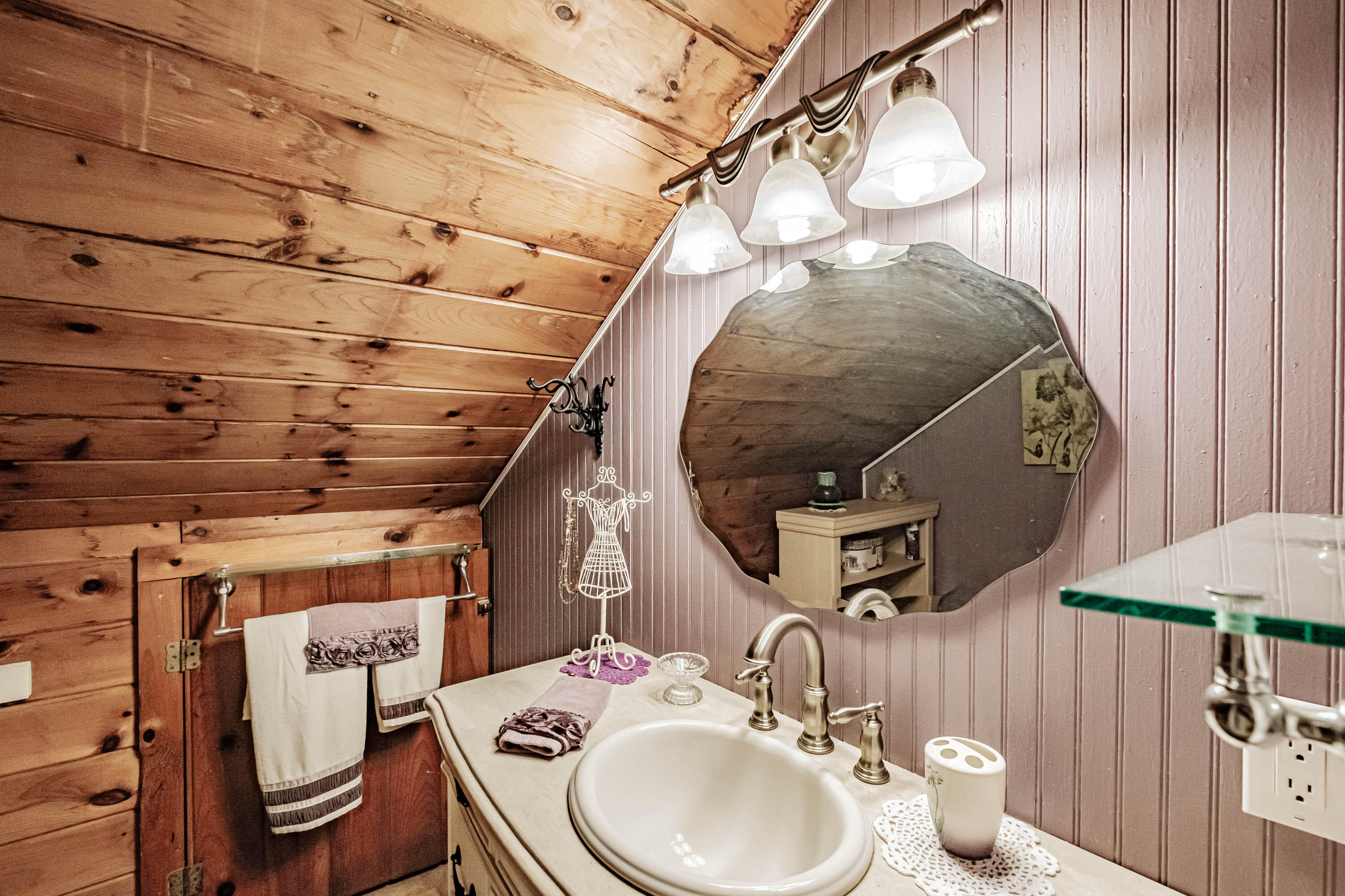 880 New County Road Dayton, ME 04005 - Photo 32 of 53 2nd Floor Bathroom