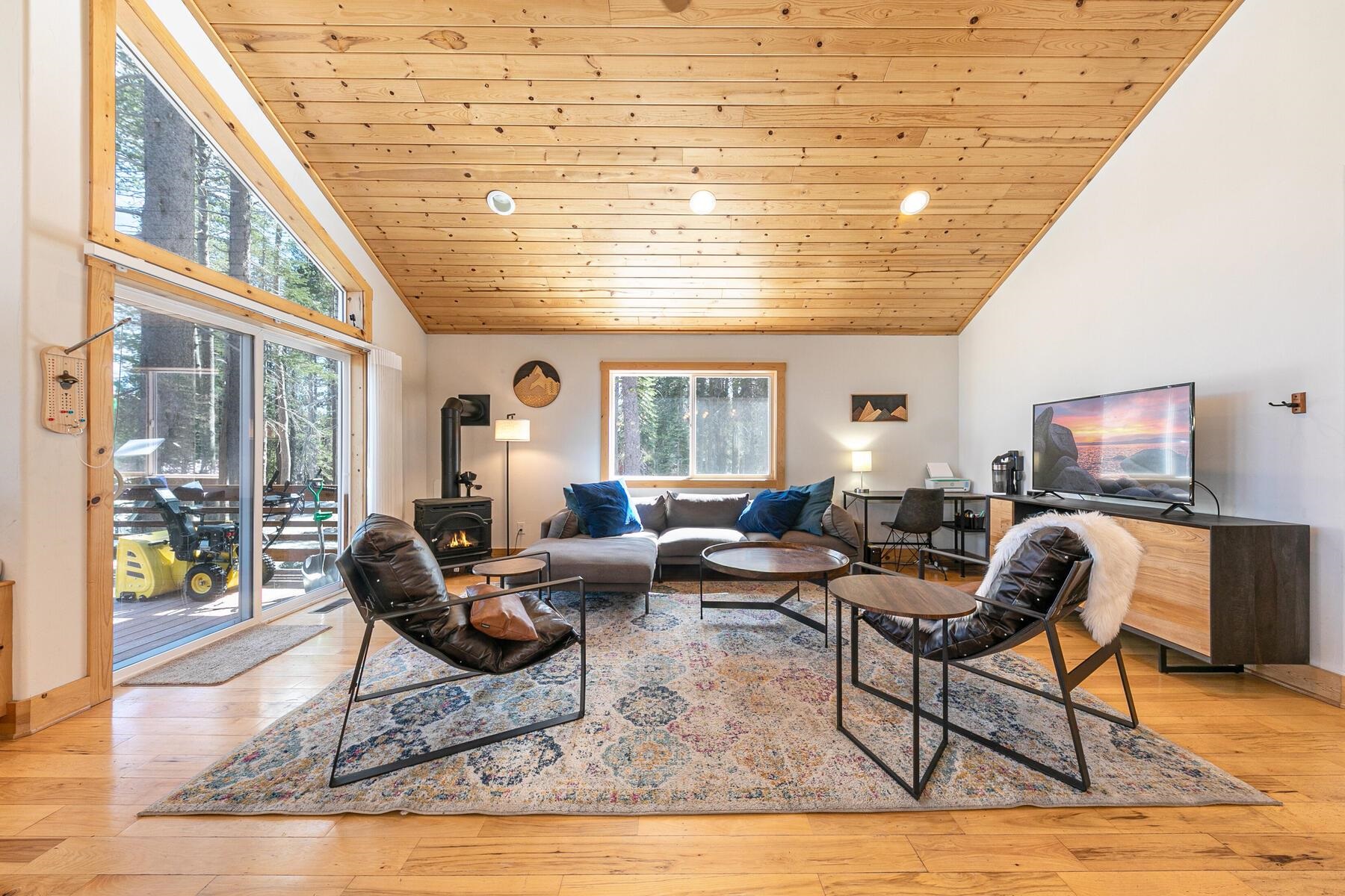 6192 Serene Road Soda Springs, CA 95728 - Photo 4 of 26