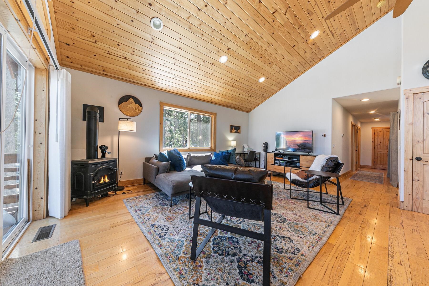 6192 Serene Road Soda Springs, CA 95728 - Photo 7 of 26