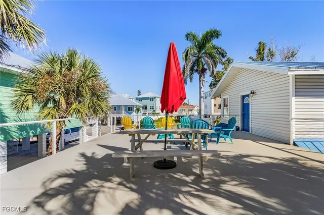 $3,400 | 135 Delmar Avenue, Unit A, Fort Myers Beach, FL 33931