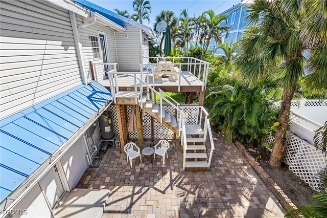 $3,400 | 135 Delmar Avenue, Unit A, Fort Myers Beach, FL 33931