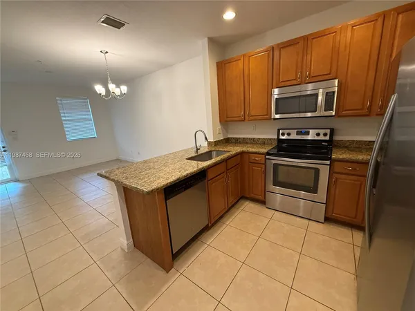 $2,300 | 1045 Southwest 147th Avenue, Unit 5609, Pembroke Pines, FL 33027