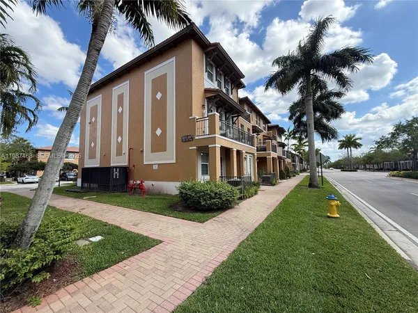 $2,300 | 1045 Southwest 147th Avenue, Unit 5609, Pembroke Pines, FL 33027