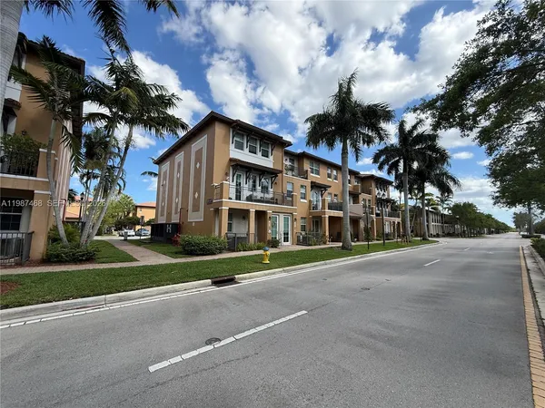 $2,300 | 1045 Southwest 147th Avenue, Unit 5609, Pembroke Pines, FL 33027