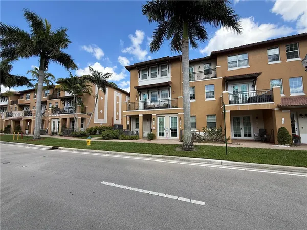 $2,300 | 1045 Southwest 147th Avenue, Unit 5609, Pembroke Pines, FL 33027