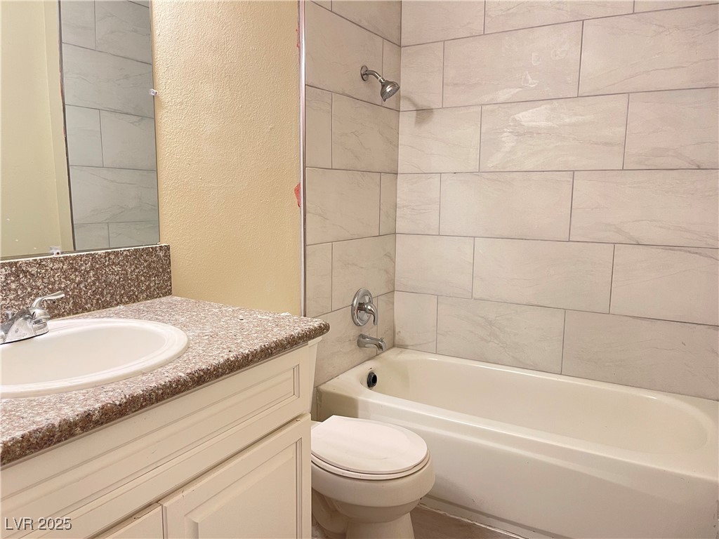 1709 Fairfield Avenue, Unit G Las Vegas, NV 89102 - Photo 8 of 15 Full bath with bathtub / shower combination, vanity, and a textured wall