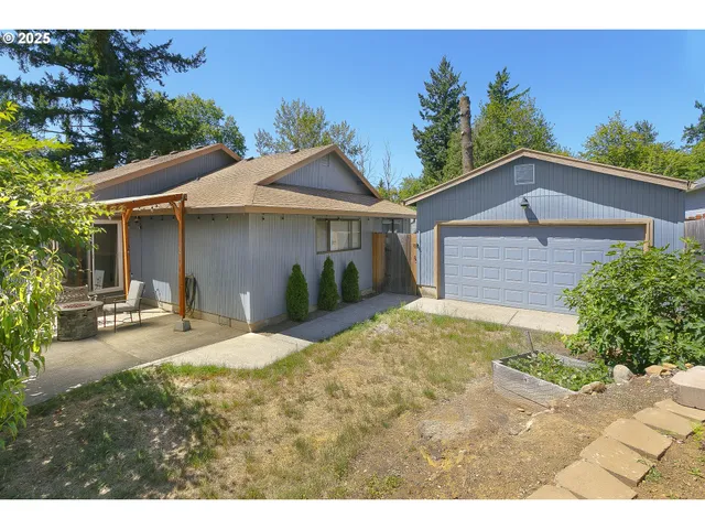 a view of a yard in front of a house with plants