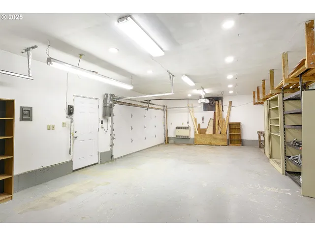 a view of a livingroom with furniture