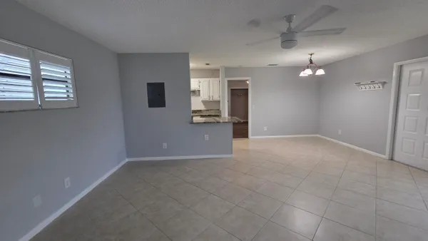 $2,000 | 1212 Breezy Way, Unit 7H, Sebastian, FL 32958
