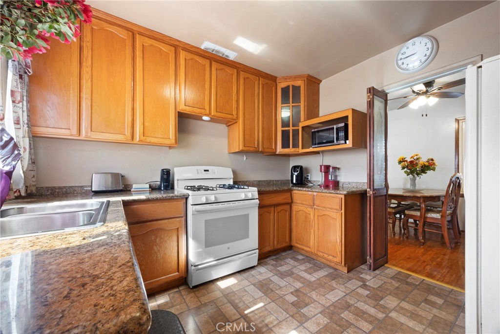 1801 West Brazil Street Compton, CA 90220 - Photo 15 of 19 Kitchen