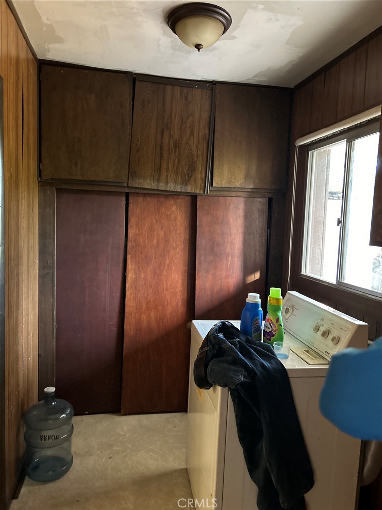 4644 La Canada Road Fallbrook, CA 92028 - Photo 19 of 26 a bedroom with a bed and a window