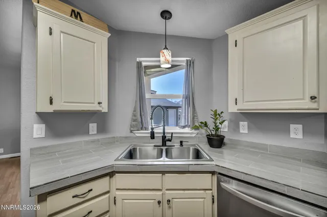 $435,000 | 410 Paramount Court, Reno, NV 89506