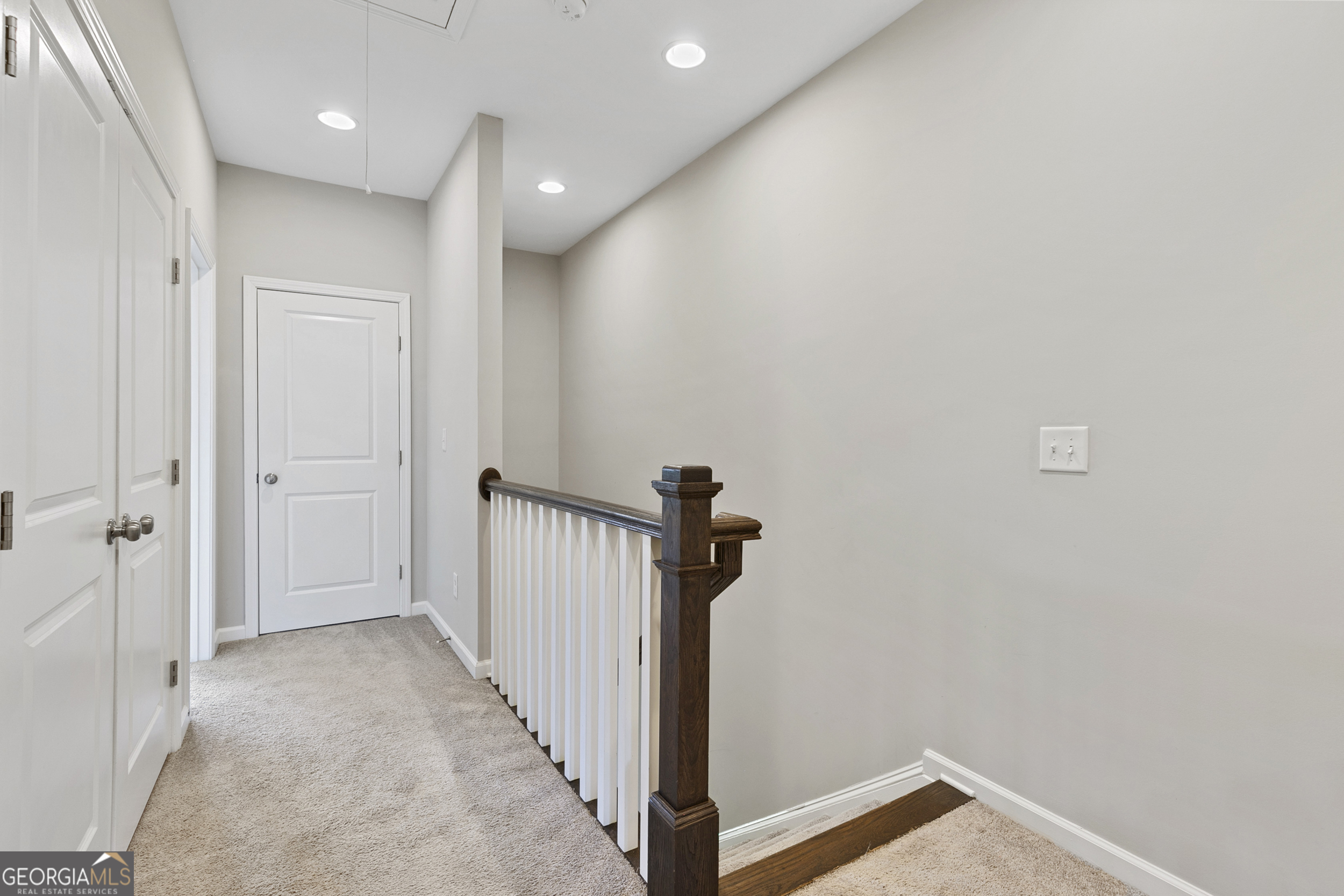 1954 Summit Trace Circle Northwest Atlanta, GA 30318 - Photo 18 of 45 a view of a hallway with entryway