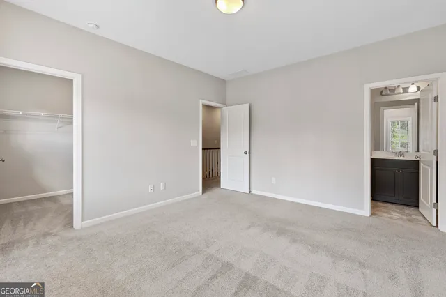 an empty room with closet and mirror