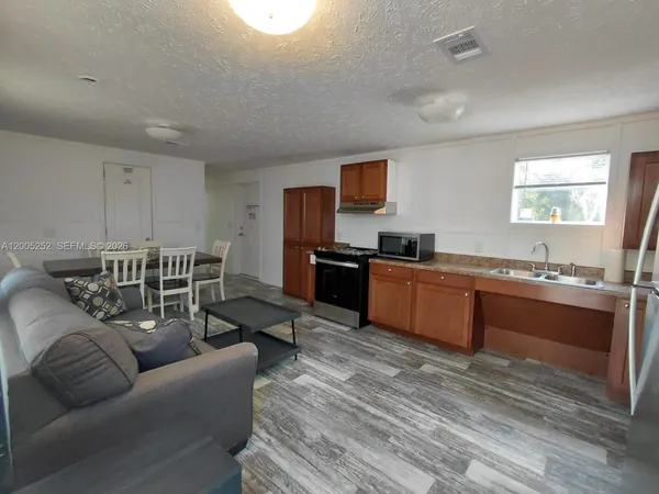 $199,900 | 630 South Trebol Street, Clewiston, FL 33440