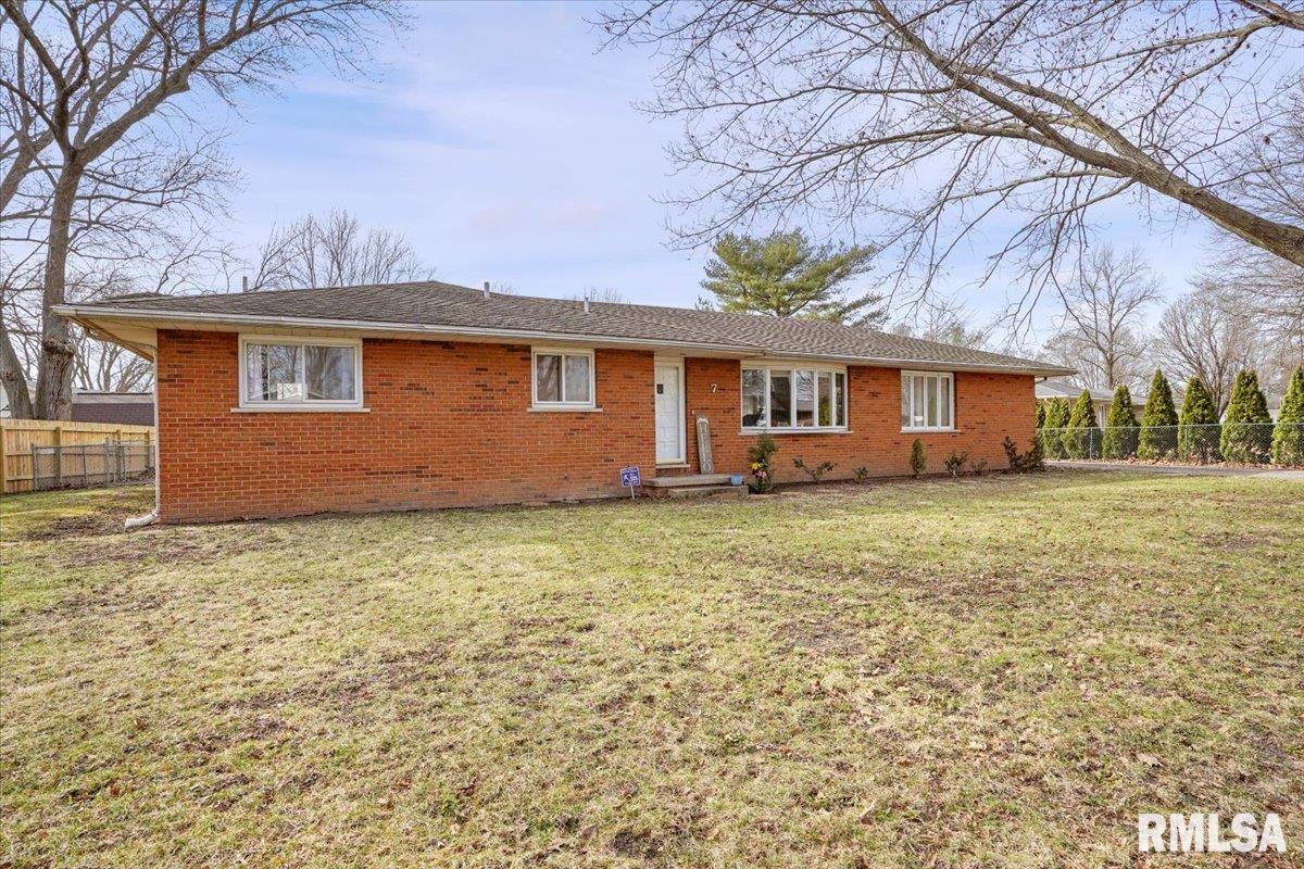 7 Lorrie Lane Springfield, IL 62703 - Photo 3 of 39