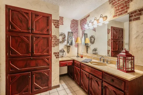 $850,000 | 11485 Ridgeview Circle, Fort Worth, TX 76244