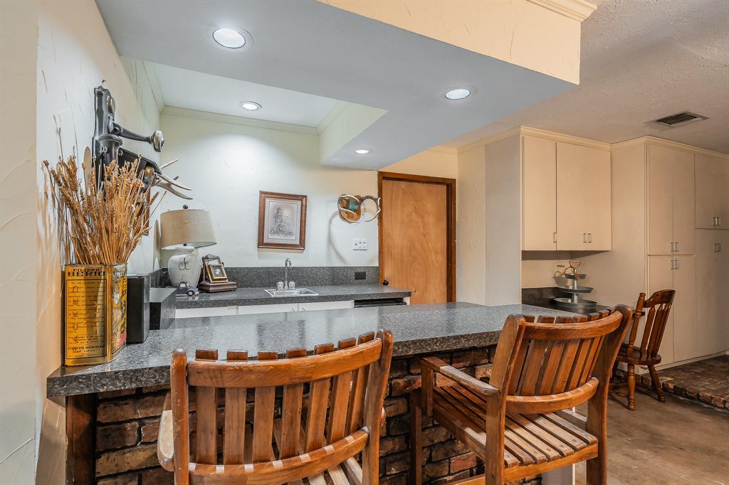 11485 Ridgeview Circle Fort Worth, TX 76244 - Photo 14 of 40 Wet bar and breakfast bar in Gameroom