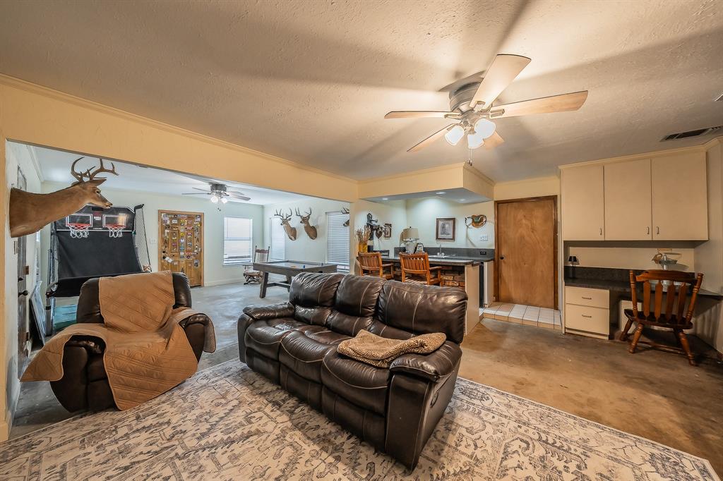 11485 Ridgeview Circle Fort Worth, TX 76244 - Photo 15 of 40 Gameroom with wet bar and full bath