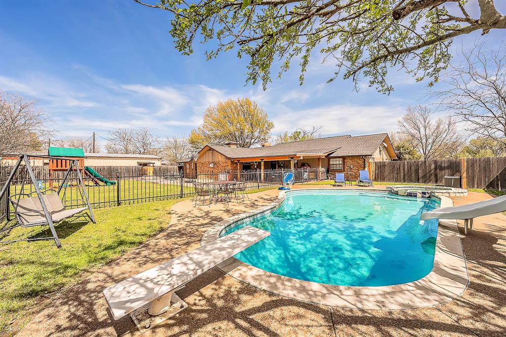 11485 Ridgeview Circle Fort Worth, TX 76244 - Photo 21 of 40 Separate fenced area