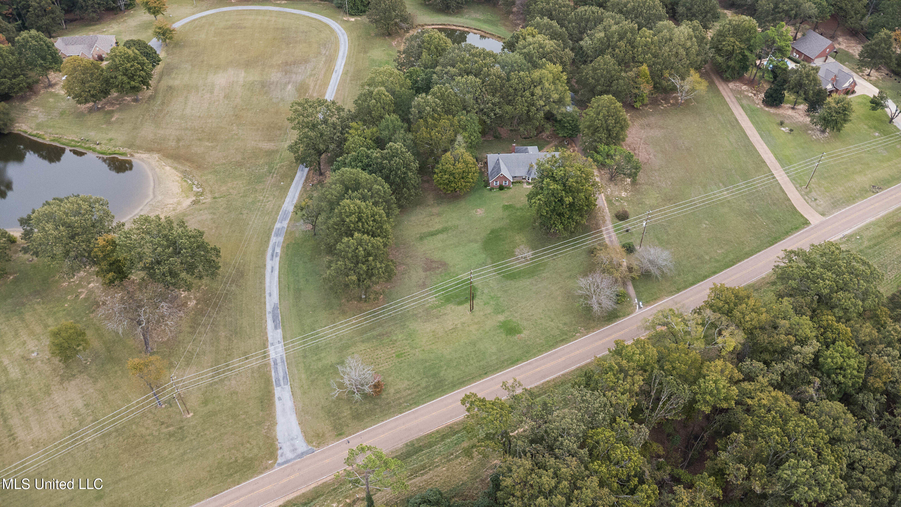 1250 Robertson Road Hernando, MS 38632 - Photo 30 of 33 30_dji_0015