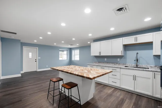 $200,000 | 1910 East Delta Drive, Muncie, IN 47303