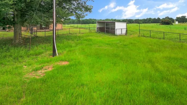 $585,000 | 922 Farm To Market 80, Donie, TX 75838