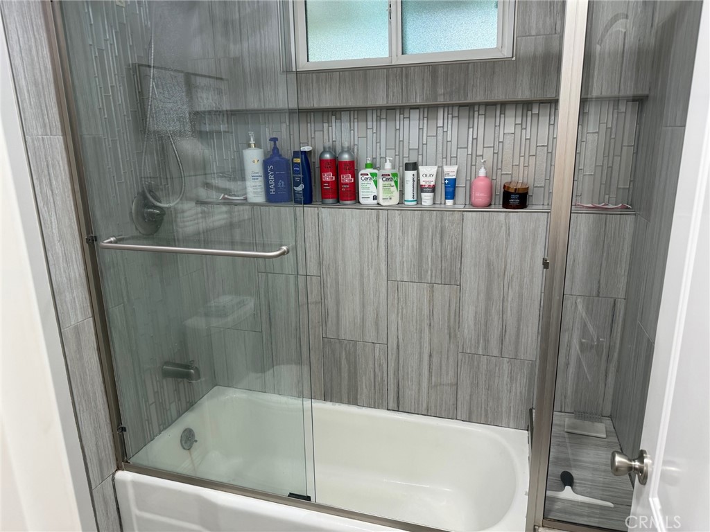 1530 Robin Way Fullerton, CA 92835 - Photo 12 of 35 a bathroom with a bathtub and a shower