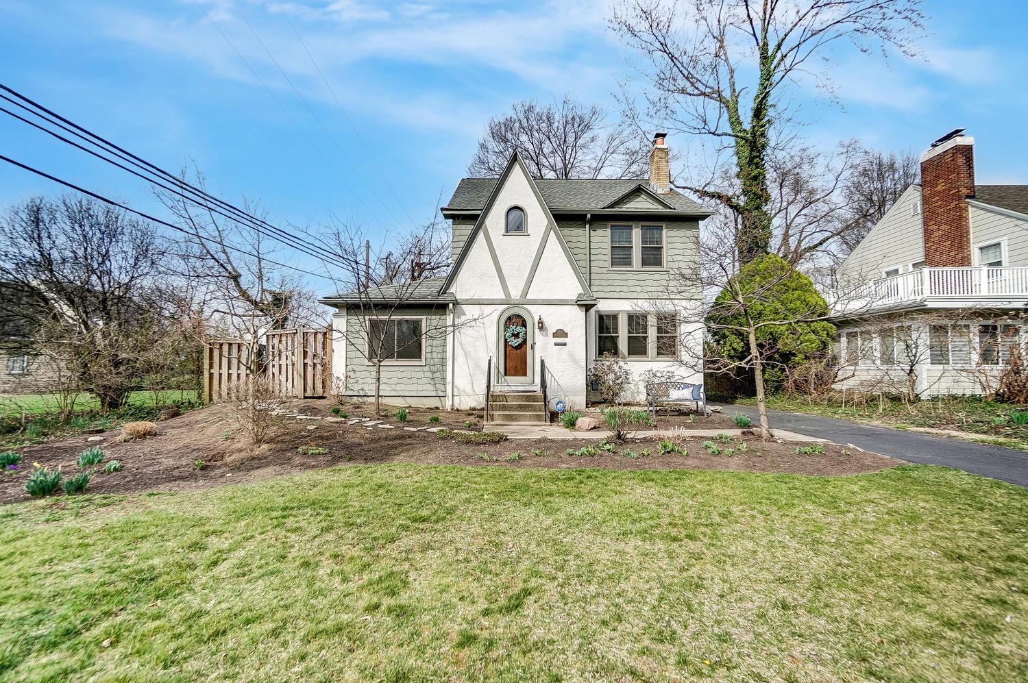 2551 Henthorn Road Upper Arlington, OH 43221 - Photo 2 of 51