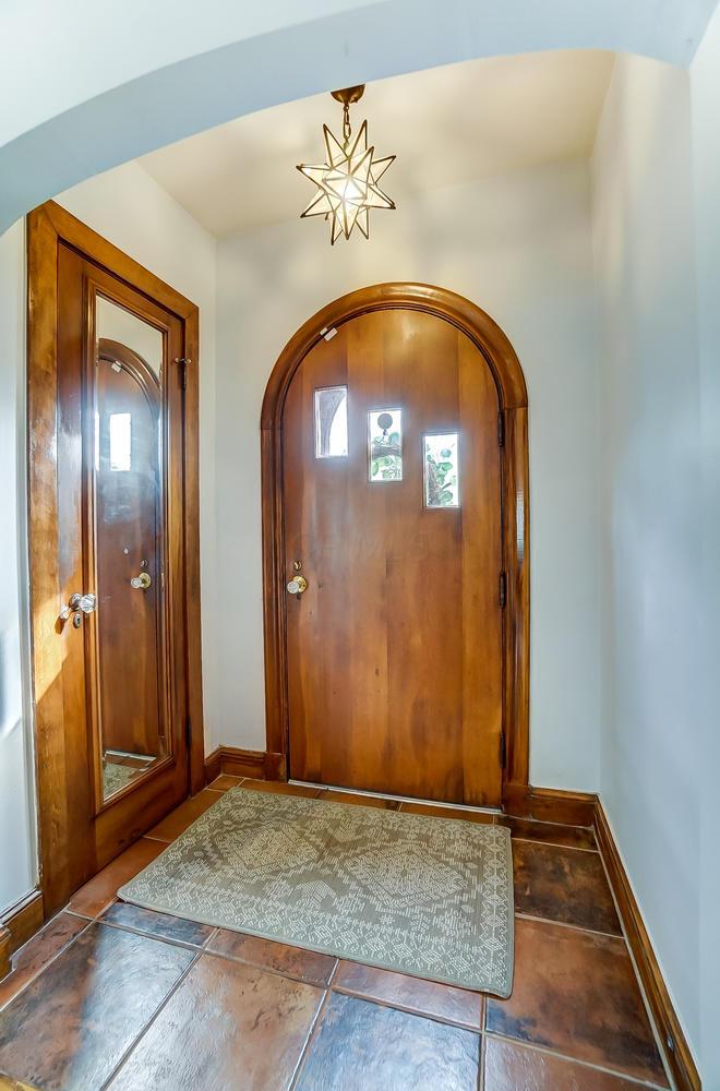 2551 Henthorn Road Upper Arlington, OH 43221 - Photo 5 of 51