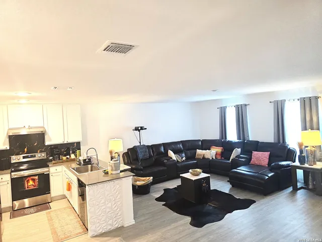 $1,789 | 11635 Existing Run, Von Ormy, TX 78073