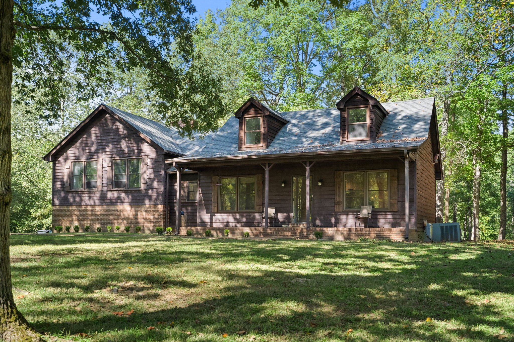 6516 Greenbrier Cemetery Road Greenbrier, TN 37073 - Photo 2 of 64 a front view of a house with garden